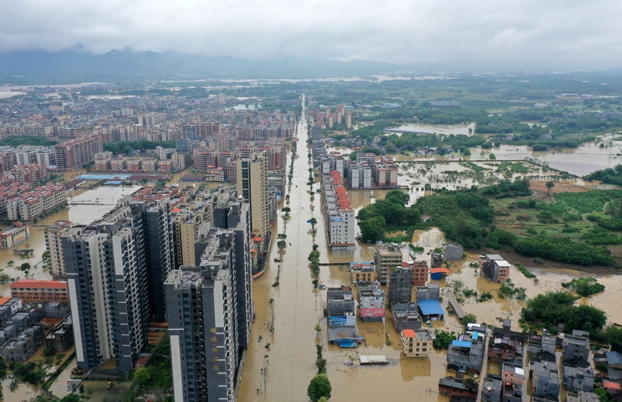 Κίνα: 4 νεκροί από «πρωτοφανείς» πλημμύρες, ενώ 100.000 κάτοικοι απομακρύνθηκαν