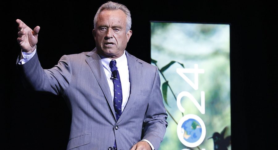 Ο Τραμπ τώρα φοβάται τον Κένεντι: Είναι ο πιο αριστερός υποψήφιος, μην τον ψηφίσει κανείς