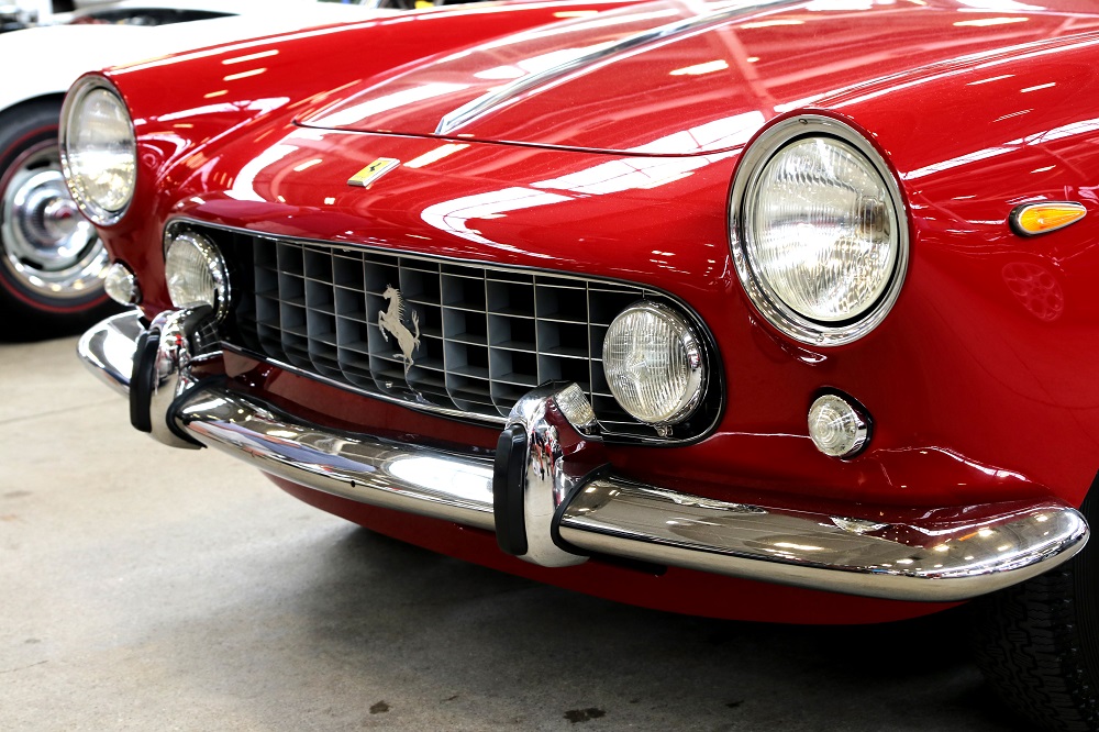 Γιατί ο αγαπημένος μηχανικός ιδιοκτητών κλασικών Ferrari κατηγορείται για απάτη;