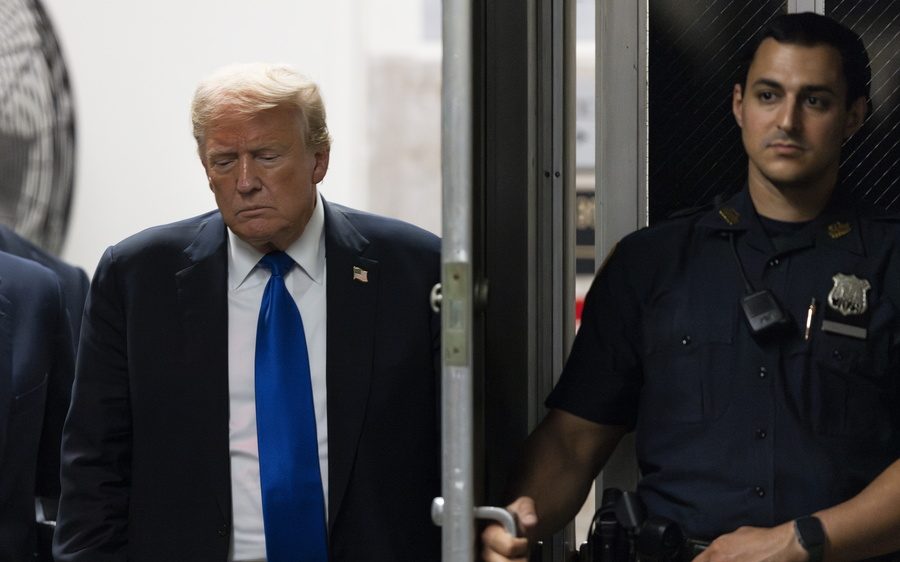 Ενοχος και για τις 34 κατηγορίες ο Τραμπ!