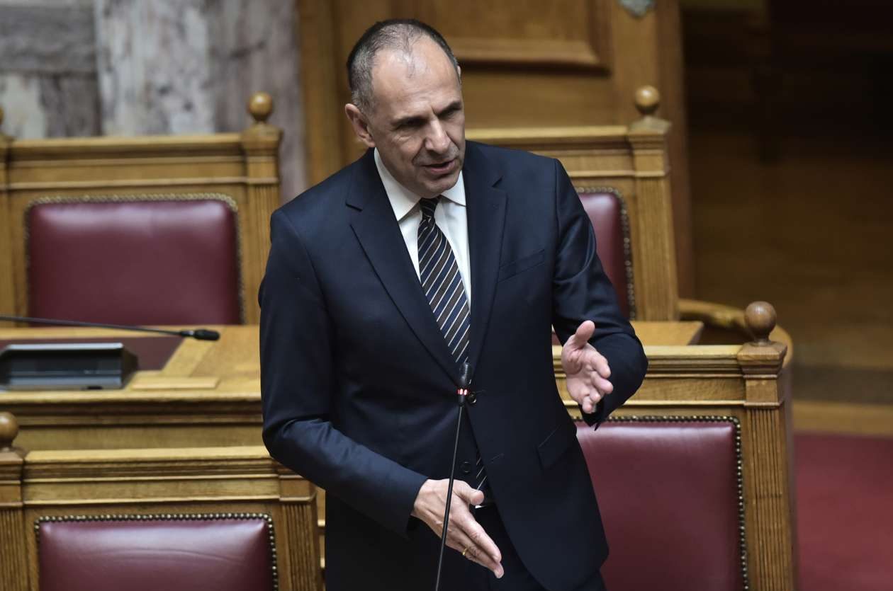 Γεραπετρίτης στη Βουλή: Νομικό κείμενο με τεράστια προβλήματα η Συμφωνία των Πρεσπών