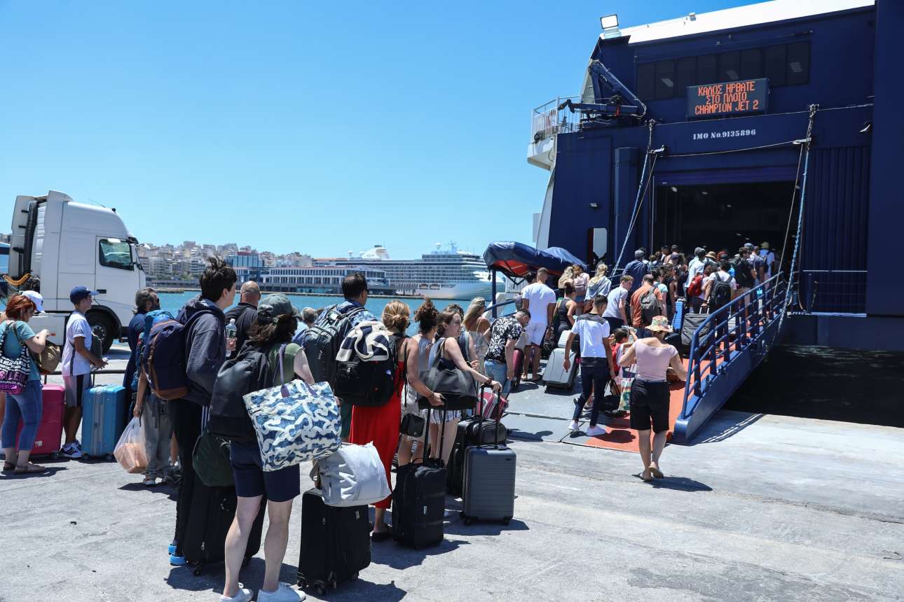 Αναχωρούν και οι τελευταίοι εκδρομείς του Πάσχα