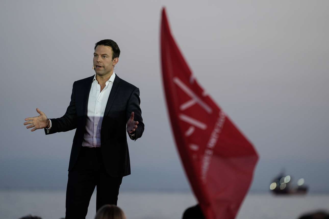 Μονοσέλιδο Excel αντί του «πόθεν έσχες» παρουσίασε ο Κασσελάκης