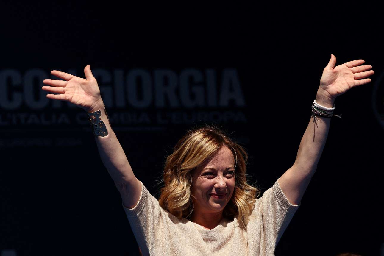 «Είμαι αυτή η σκύλα η Μελόνι» – Πώς προέκυψε το σύνθημα-«δώρο» για την ιταλίδα πρωθυπουργό