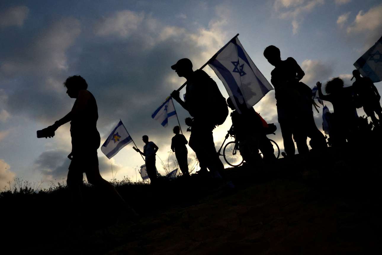 Οι στρατιωτικοί λένε στον «Μπίμπι» να τελειώσει τον πόλεμο