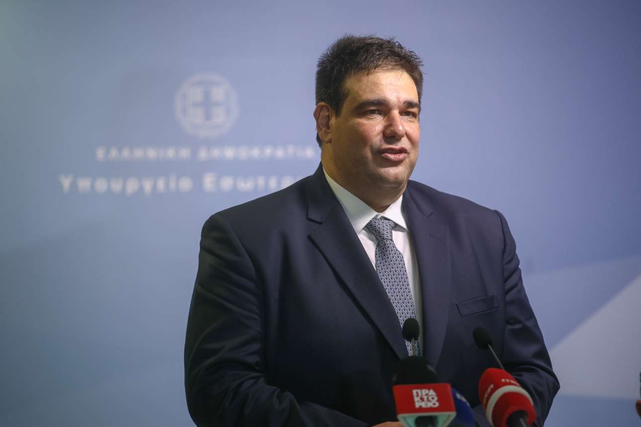 Λιβάνιος: Επιπλέον χρηματοδότηση 1,3 εκατ. ευρώ στους δήμους της Αττικής για το μάζεμα των ξερών χόρτων