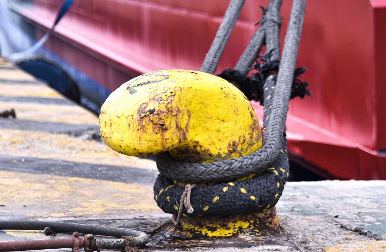 Πρόσκρουση πλοίου στο λιμάνι της Φολεγάνδρου – Πέντε τραυματίες