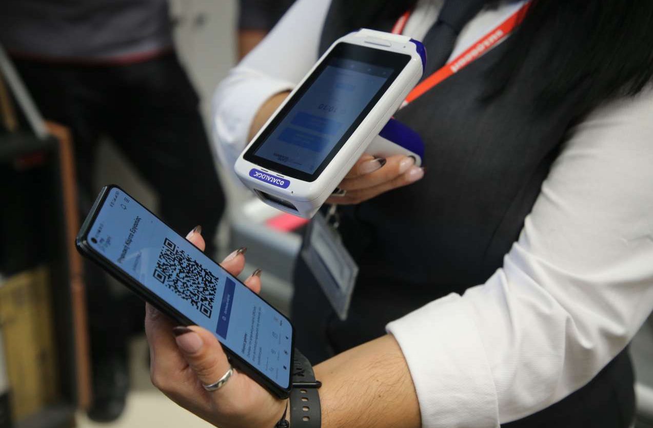 Ψηφιακή κάρτα εργασίας: Αντίστροφη μέτρηση για λιανεμπόριο και βιομηχανία – η εγκύκλιος από το υπ. Εργασίας