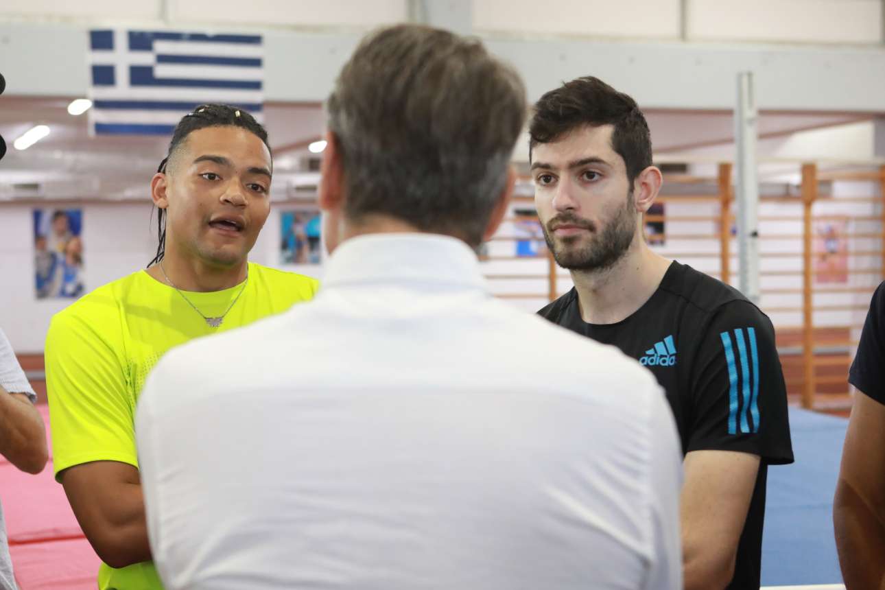 Στο ανακαινισμένο προπονητήριο του ΟΑΚΑ με Τεντόγλου και Καραλή ο Μητσοτάκης