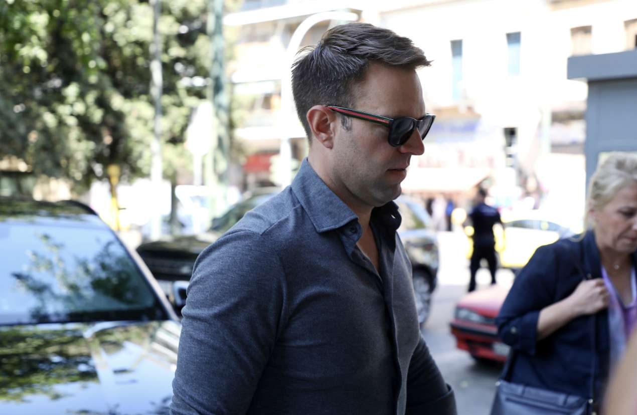 Ο Κασσελάκης πάει να μαζέψει τη «βόμβα» Αποστολάκη: Ζητεί ορκωτούς λογιστές για τα οικονομικά ΝΔ και ΣΥΡΙΖΑ