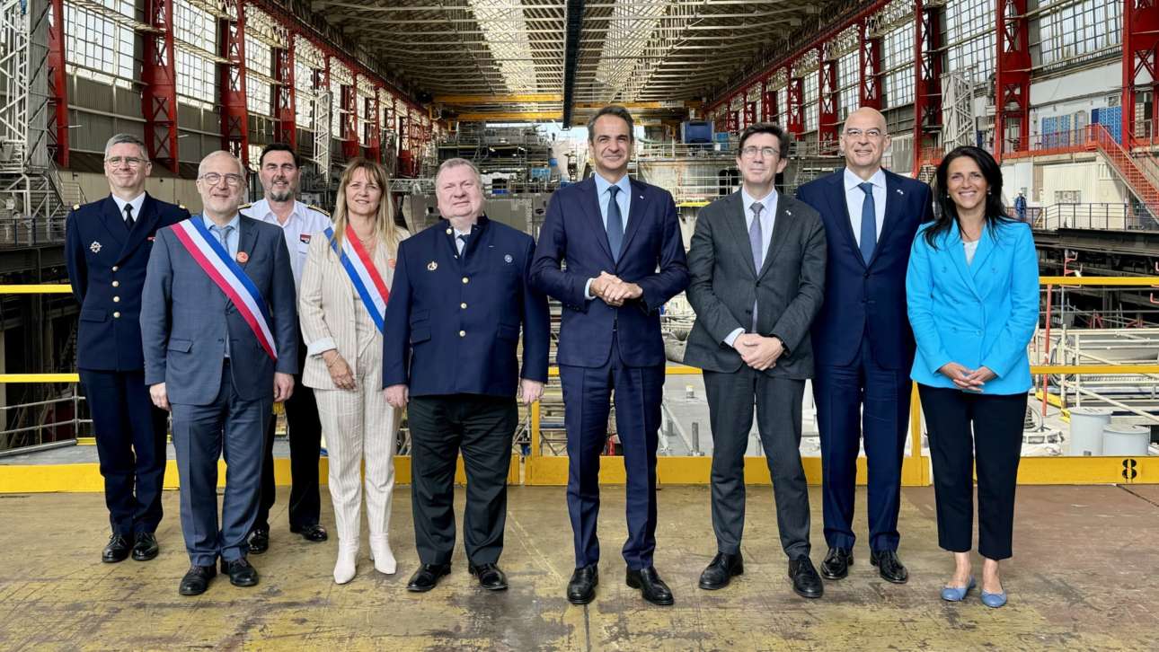 Στα ναυπηγεία της Νaval Group στη Λοριάν ο Πρωθυπουργός – «στο νερό η φρεγάτα Κίμων»