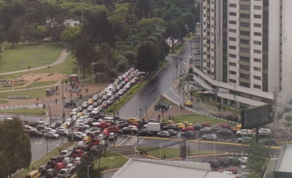 Γενικό μπλακάουτ στον Ισημερινό: Χωρίς ρεύμα όλη η χώρα!