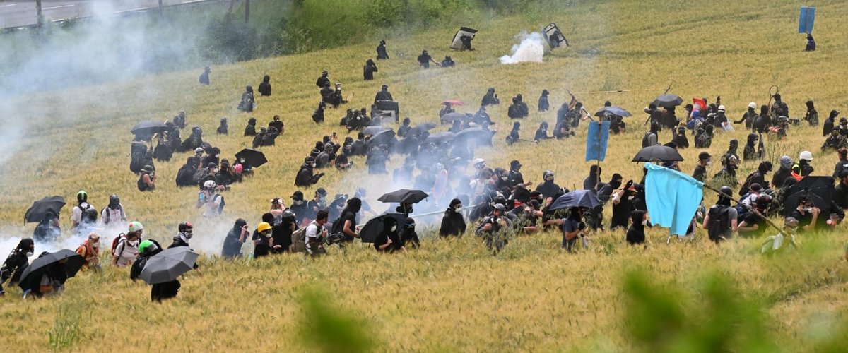 Γαλλία: Πέντε τραυματίες σε σύγκρουση αστυνομικών με διαδηλωτές σε αυτοκινητόδρομο