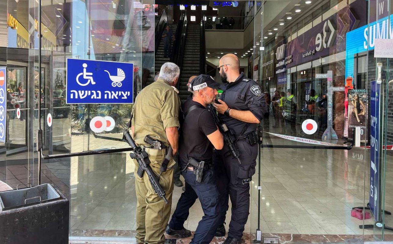 Ισραήλ: Eνας νεκρός από επίθεση με μαχαίρι σε εμπορικό κέντρο