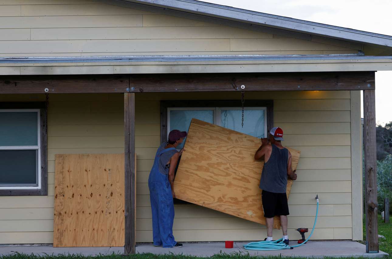 Κόκκινος συναγερμός στο Τέξας για τον τρομακτικό κυκλώνα Μπέριλ