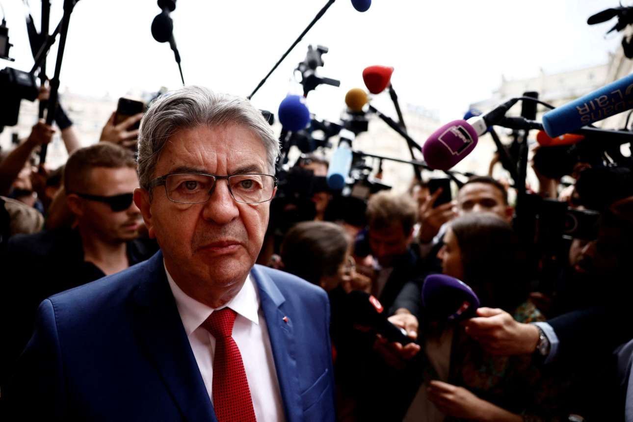 Γαλλία: Αλληλοσπαράσσονται οι «σύντροφοι» στο Λαϊκό Μέτωπο