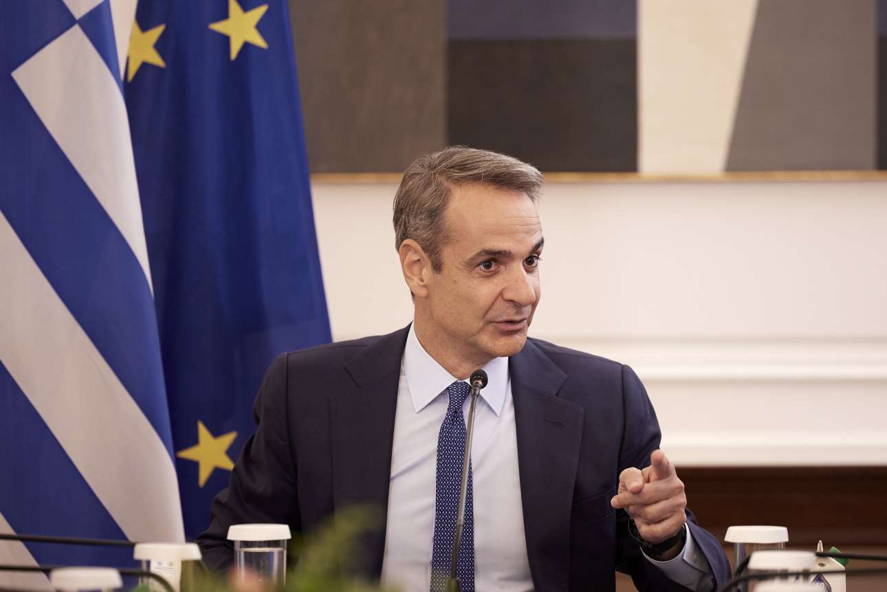 Το διπλό μέτωπο του Μητσοτάκη ως το φθινόπωρο: Καθημερινότητα και χρόνιες παθογένειες