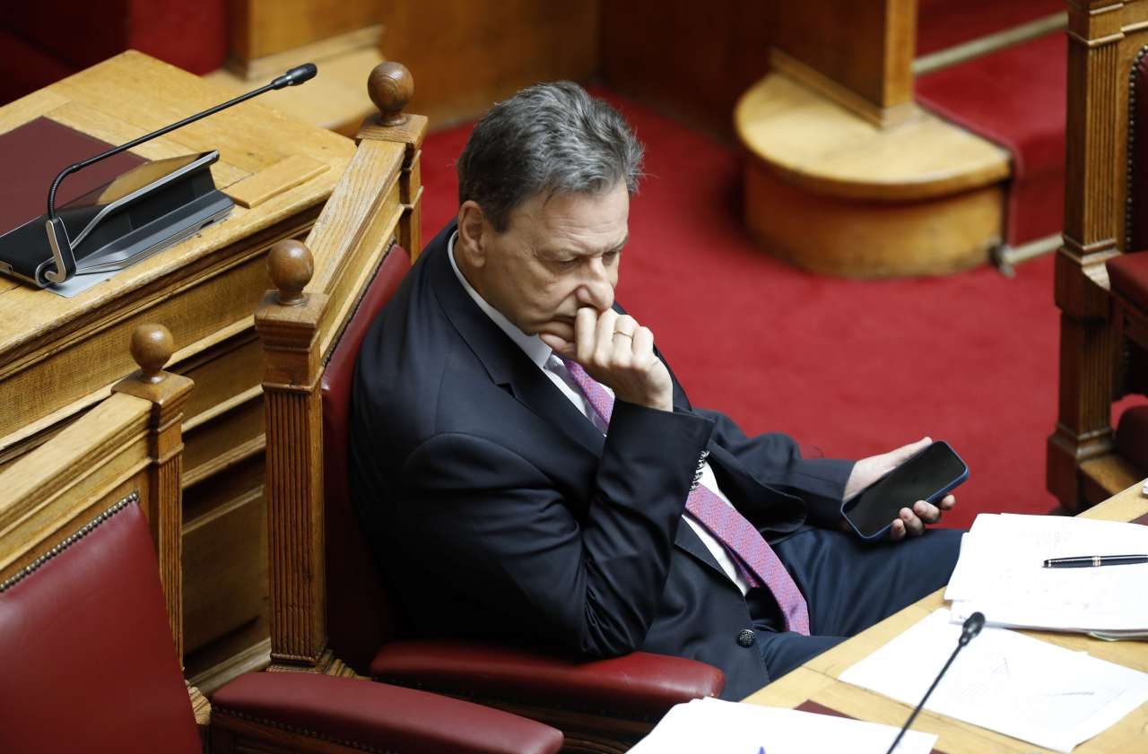 Την Τετάρτη οι ανακοινώσεις Σκυλακάκη για τους φουσκωμένους λογαριασμούς ρεύματος