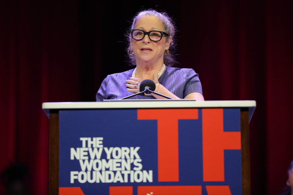 Η κληρονόμος του Ντίσνεϊ απέσυρε τη δωρεά της στον Μπάιντεν – θέλει την Χάρις υποψήφια