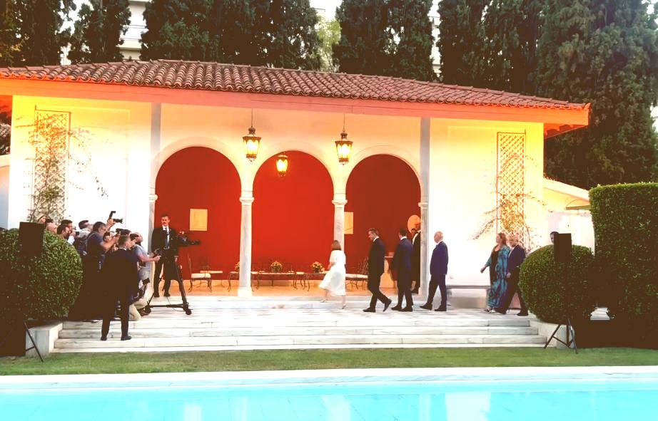 Πενήντα χρόνια Δημοκρατίας, στον κήπο