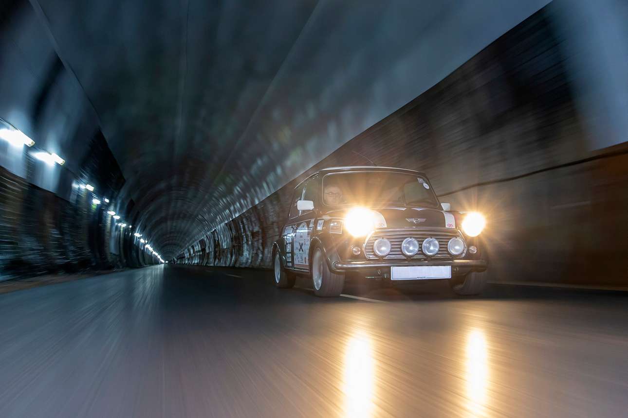 Εγκαταλειμμένο τούνελ με πολλές νυχτερίδες: το ιδανικό πεδίο για δοκιμές