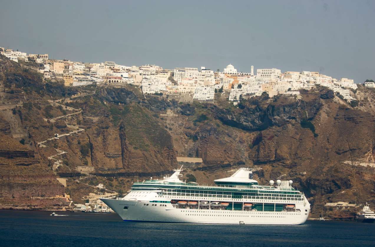 Σαντορίνη: Αναστολή δόμησης στην Καλντέρα και έλεγχος στατικής επάρκειας