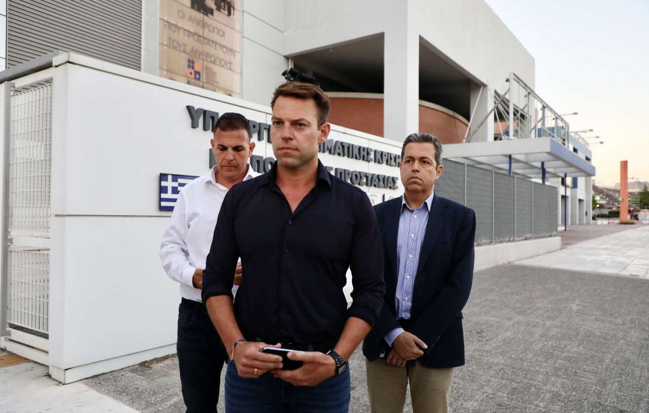 O Κασσελάκης είδε «μόνο τρία» εναέρια μέσα στην πυρκαγιά της Αττικής και ζητά στοιχεία