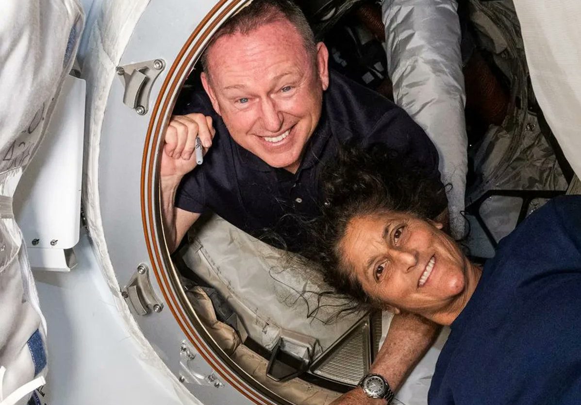 NASA: Οκτώ μήνες αντί για οκτώ ημέρες θα παραμείνουν στο Διάστημα οι δύο αστροναύτες