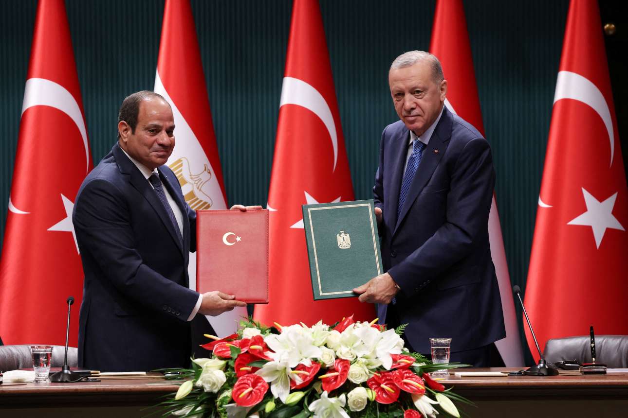 «Ιστορική» συνάντηση Ερντογάν – Σίσι στην Αγκυρα με το βλέμμα σε Γάζα και Λιβύη
