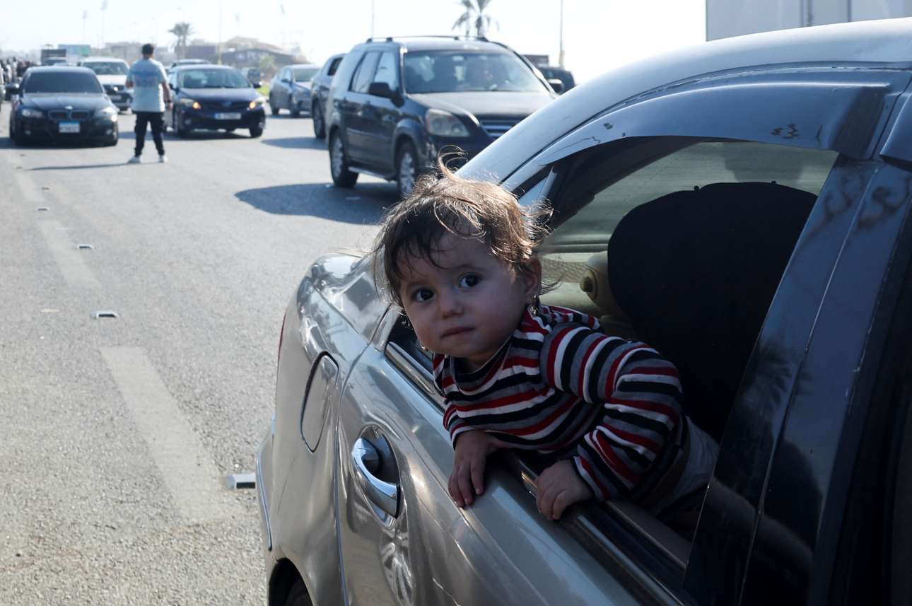 Μετά το λουτρό αίματος: Χιλιάδες Λιβανέζοι εγκαταλείπουν τα σπίτια τους [εικόνες]