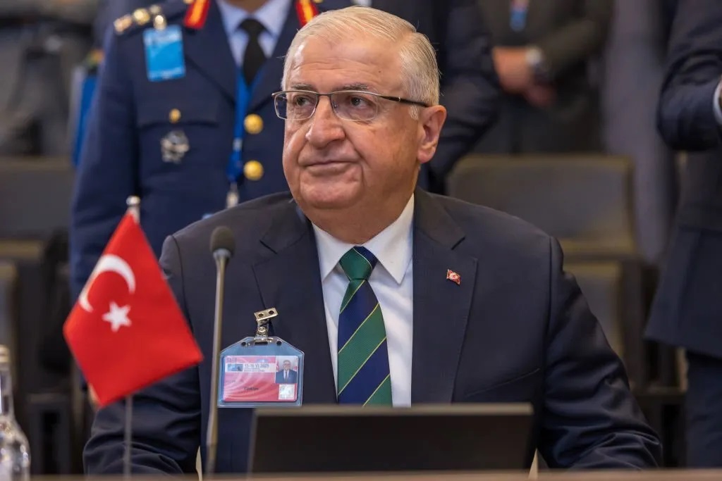 Μνήμες πραξικοπήματος στην Τουρκία και αποπομπή του υπουργού Αμυνας Γκιουλέρ από τον Ερντογάν