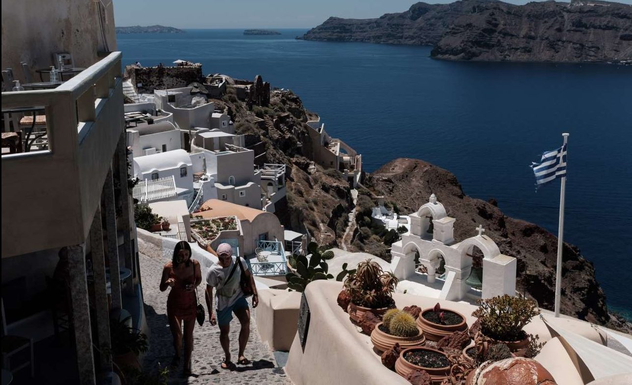 Τράπεζα της Ελλάδος: Μειώθηκε κατά 9,1% η μέση δαπάνη των τουριστών