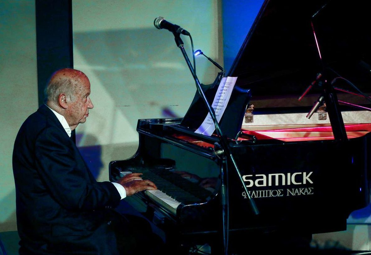 Βαθιά σιωπή: Πέθανε ο μέγας Μίμης Πλέσσας