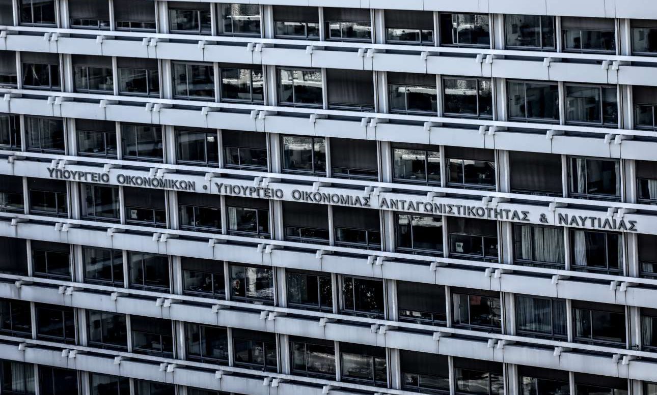 Προ των πυλών η λύση για την «παγίδα» των τεκμηρίων – Τι προωθεί το οικονομικό επιτελείο