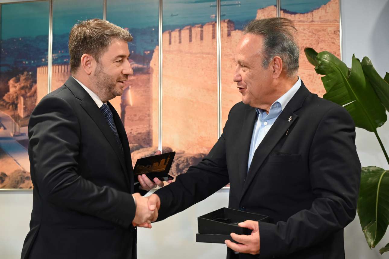 Ο Ανδρουλάκης απαντά στον Μητσοτάκη: Ας διαβάσει τι είπε η Ντόρα Μπακογιάννη για τον Σαμαρά