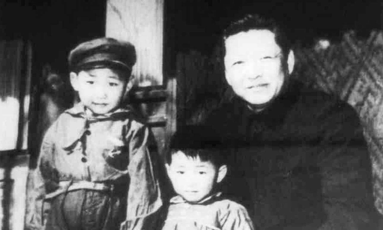 Η κινεζική TV πλέκει το εγκώμιο του πατέρα Σι