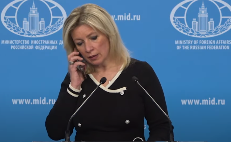 Μόσχα: Η στιγμή που δίνουν εντολή στη Ζαχάροβα να μη μιλήσει για τον διηπειρωτικό πύραυλο