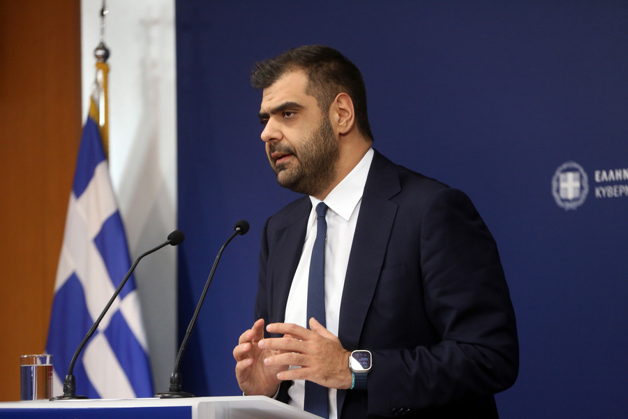 H κυβέρνηση διαψεύδει τα περί ιδιωτικών συναντήσεων Μητσοτάκη στο Λονδίνο για τα Γλυπτά