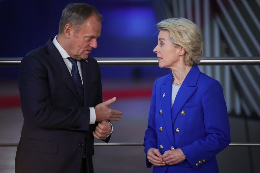 Ο Τουσκ στο τιμόνι της ΕΕ, με το μυαλό του στις κρίσιμες προεδρικές εκλογές