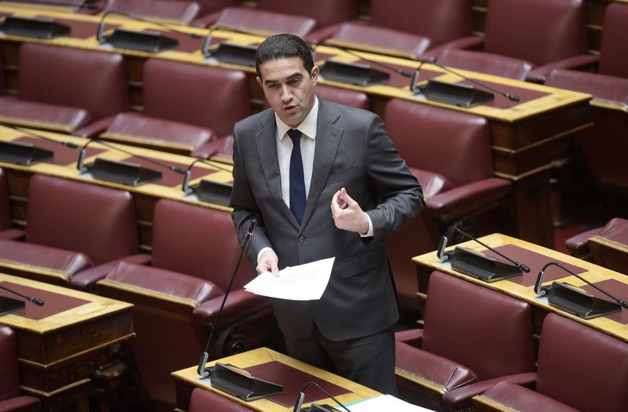 Το ΠΑΣΟΚ ψηφίζει τις αμυντικές δαπάνες – τι θα κάνουν ο ΣΥΡΙΖΑ και ο Σαμαράς;