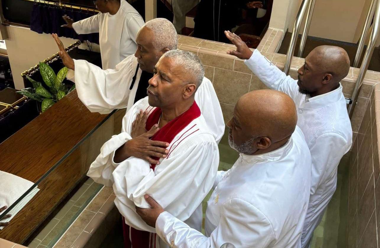 Ο Ντένζελ Ουάσινγκτον βαπτίστηκε λίγο πριν κλείσει τα 70