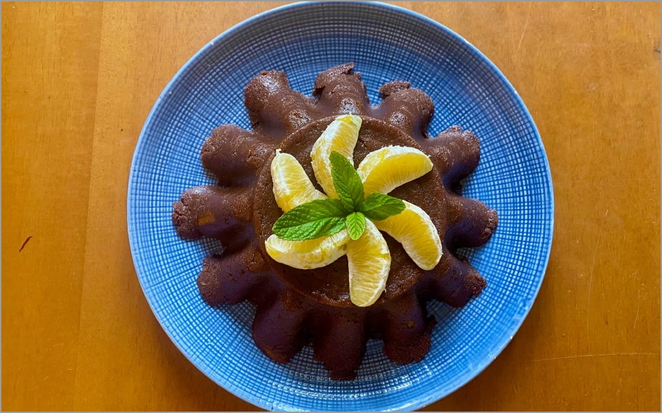 Σιμιγδαλένιος χαλβάς με χυμό εσπεριδοειδών και κακάο