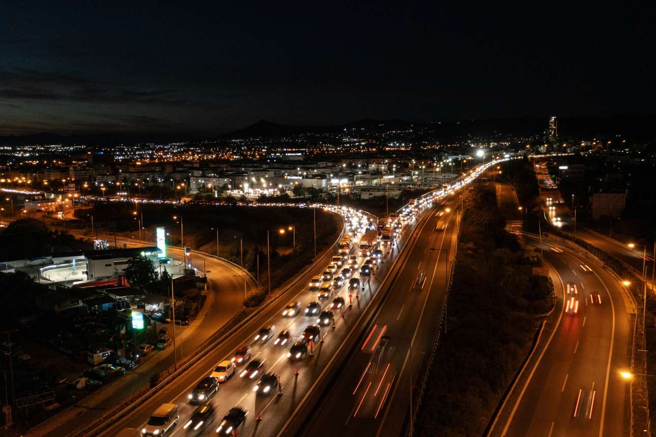 ΑΑΔΕ: Εκπρόθεσμα τα τέλη κυκλοφορίας για 800.000 οχήματα