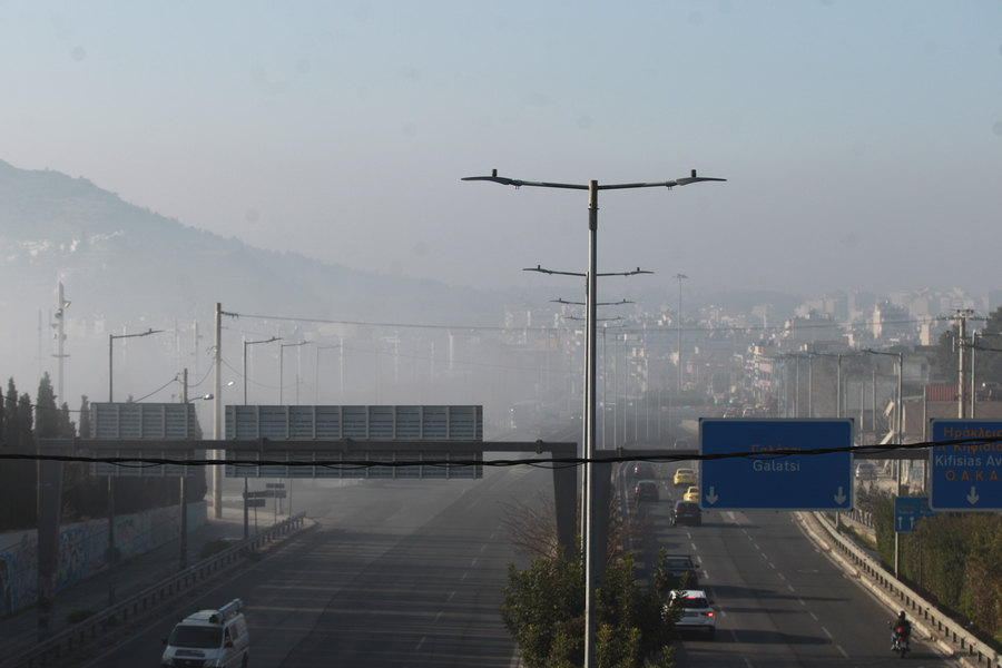 Πυκνή ομίχλη στο Λεκανοπέδιο – καραμπόλες στους δρόμους