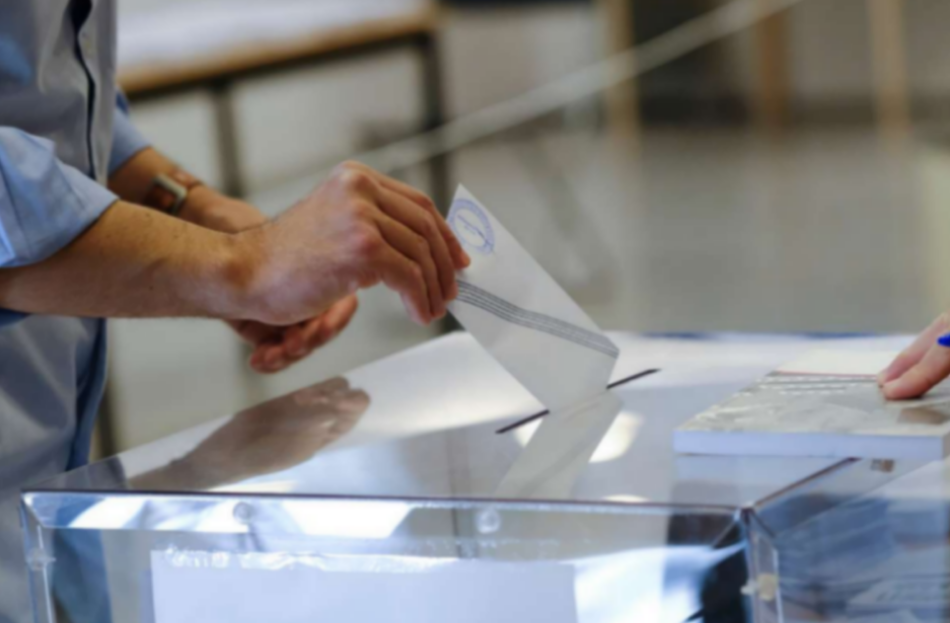 Δημοσκόπηση Metron Analysis: Προβάδισμα 11,7 μονάδων της ΝΔ έναντι του ΠΑΣΟΚ