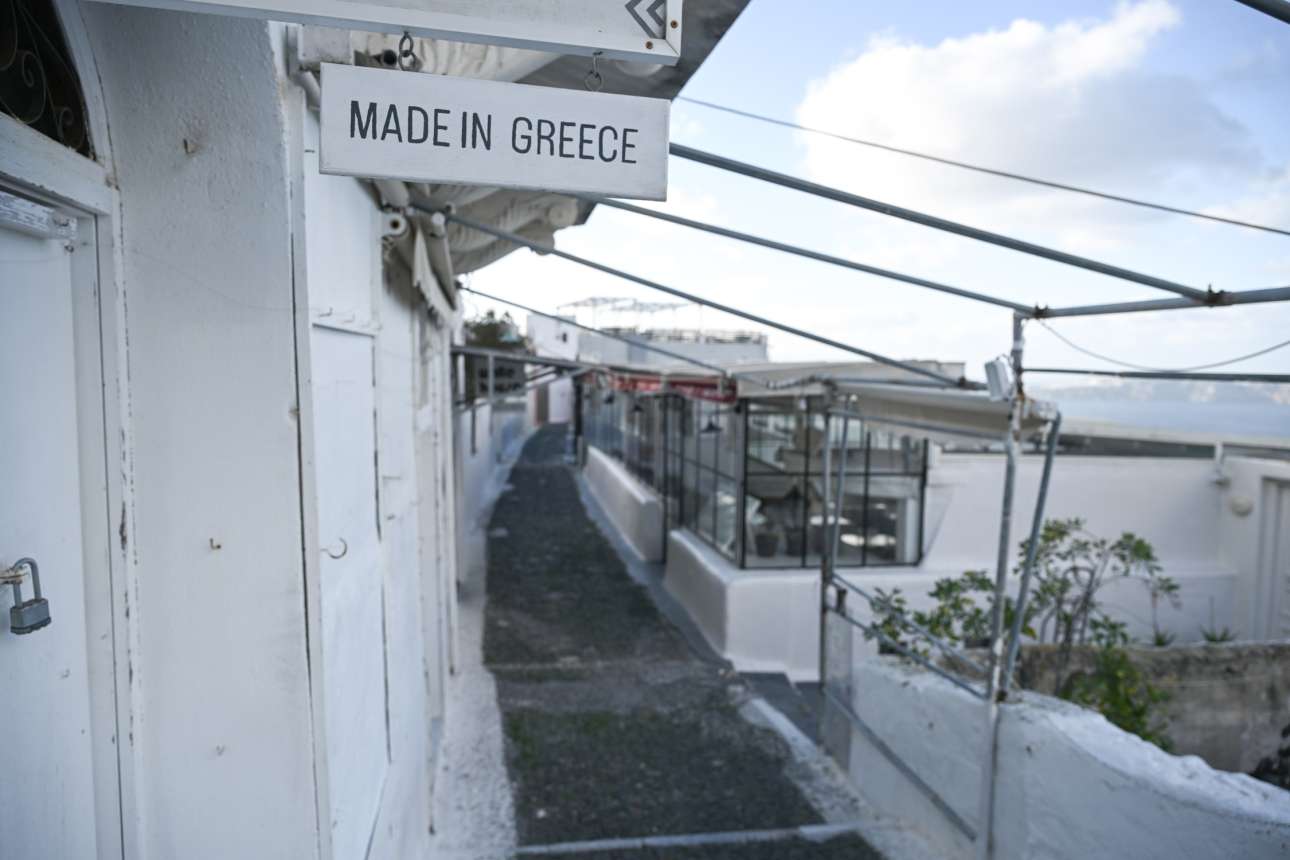 Σε κατάσταση εκτάκτου ανάγκης η Σαντορίνη – Στο τραπέζι το 6άρι, «”όχι” όμως στα χολιγουντιανά τέρατα»