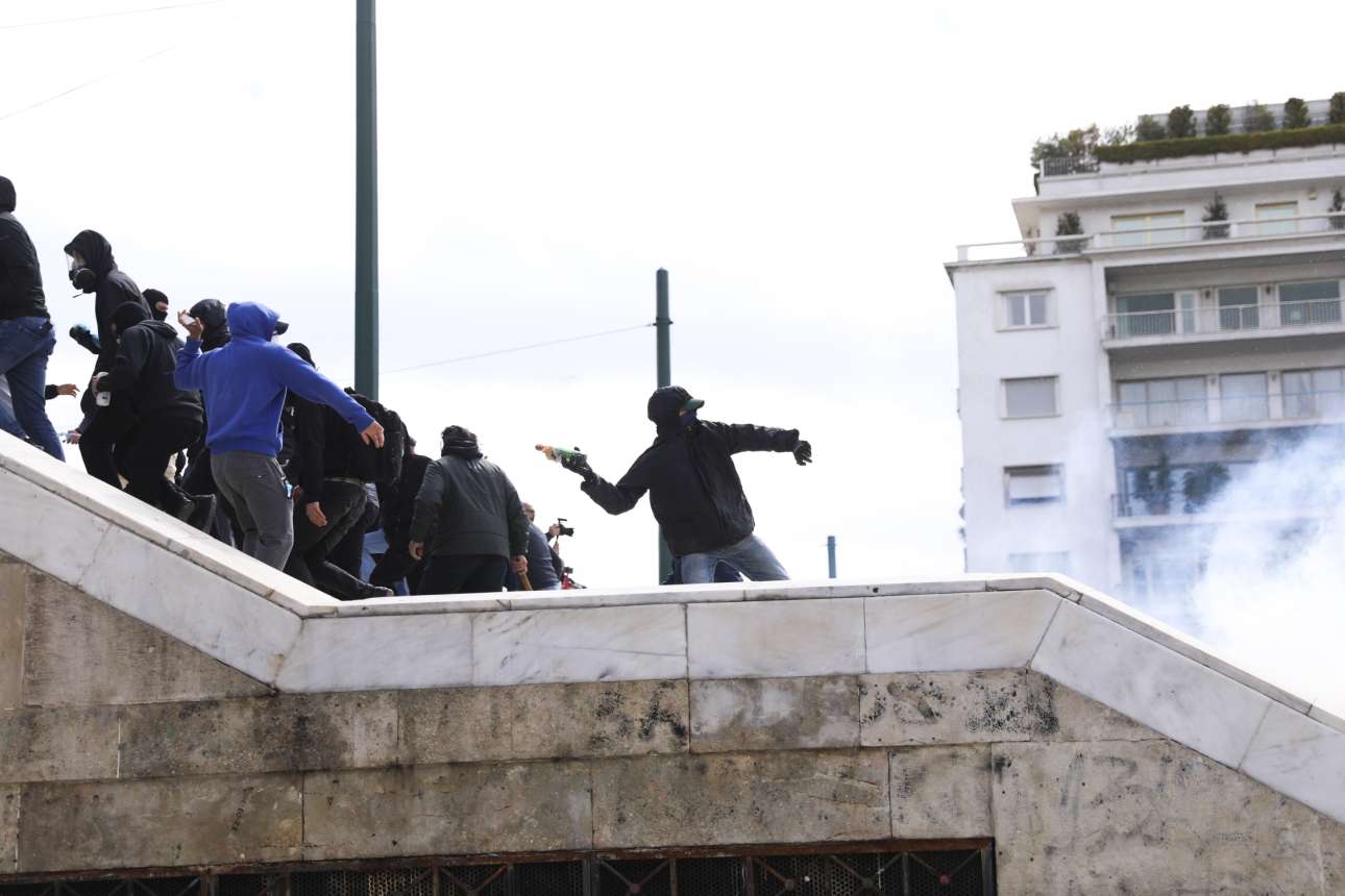 Πρώτη σύλληψη για προτροπή σε βιαιοπραγίες στη συγκέντρωση για τα Τέμπη – τι έγραφε ο 50χρονος