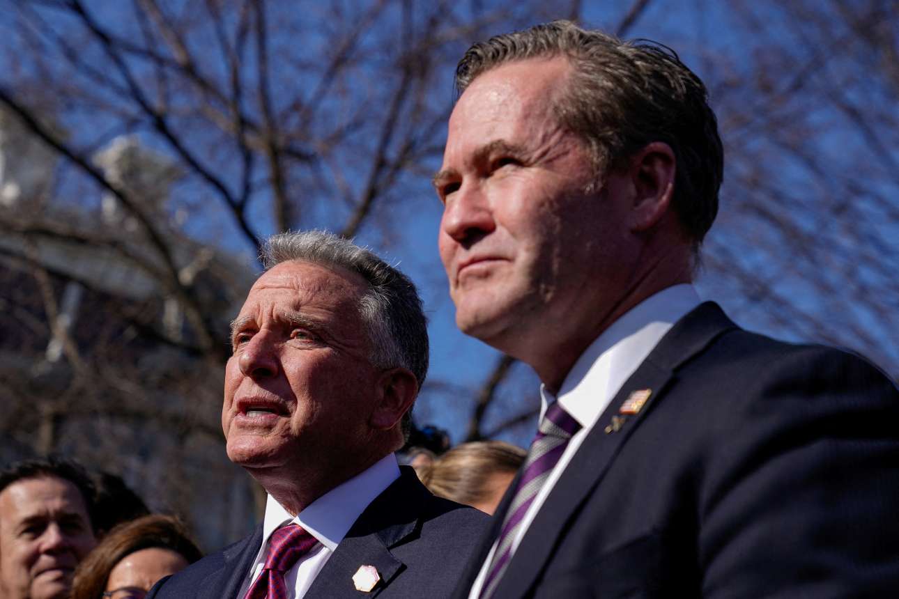 Στη Σαουδική Αραβία μεταβαίνουν οι εκπρόσωποι του Τραμπ για συνομιλίες με τους Ρώσους