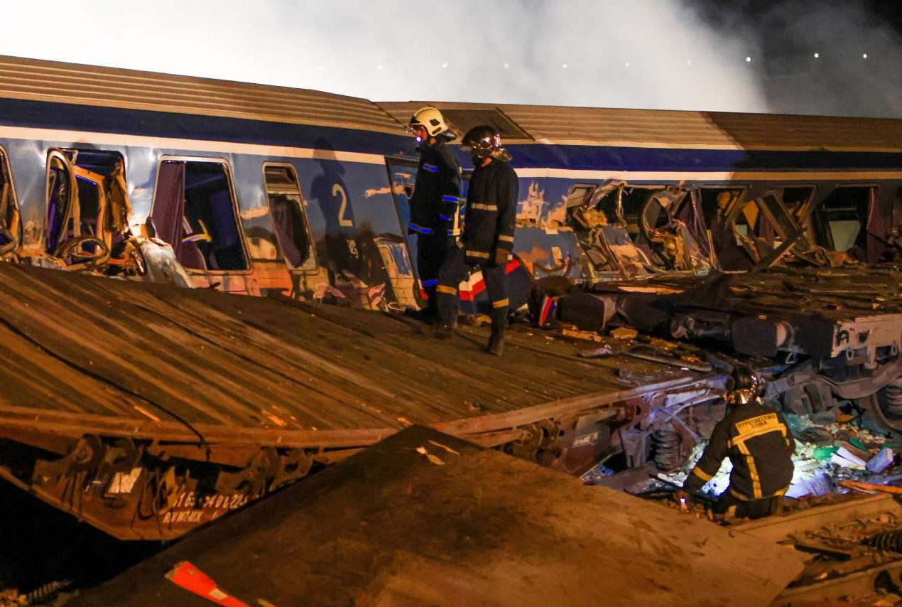 Πόλεμος ΝΔ – ΠΑΣΟΚ για τα Τέμπη: «Ο Ανδρουλάκης άργησε να εμπιστευθεί τη Δικαιοσύνη»
