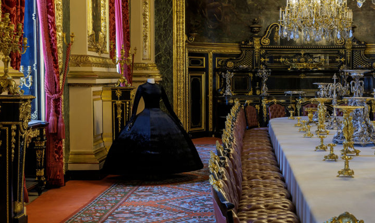 Στο Λούβρο η μόδα συναντά την τέχνη